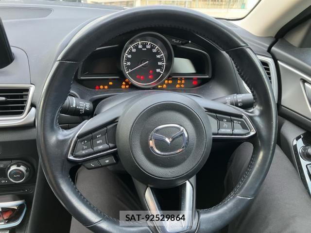 Mazda AXELA 2017-11 8525637-8