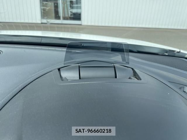 Mazda AXELA 2017-10 8525639-12
