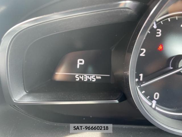Mazda AXELA 2017-10 8525639-14