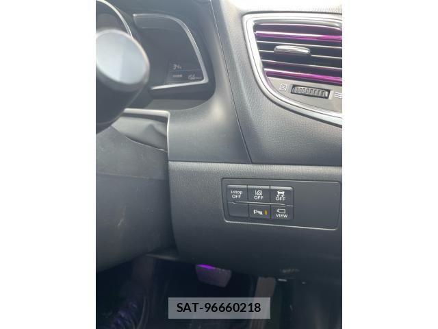 Mazda AXELA 2017-10 8525639-16