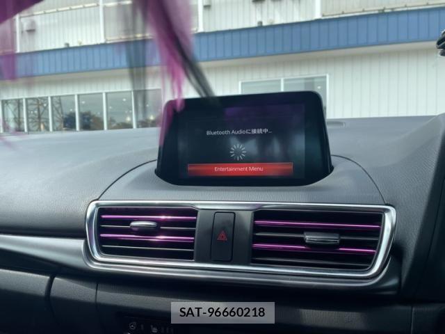 Mazda AXELA 2017-10 8525639-17