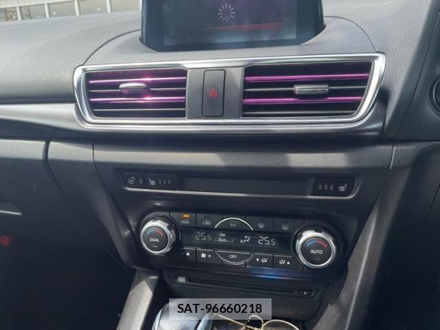 Mazda AXELA 2017-10 8525639-18