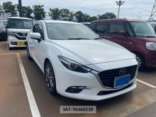 Mazda AXELA 2017-10 8525639-1
