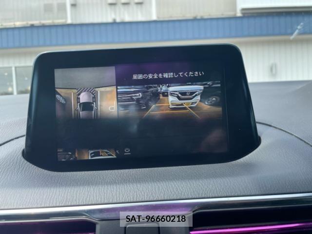 Mazda AXELA 2017-10 8525639-21