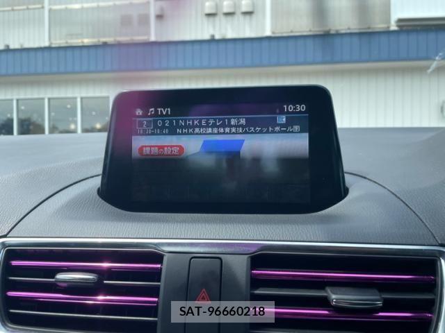 Mazda AXELA 2017-10 8525639-23