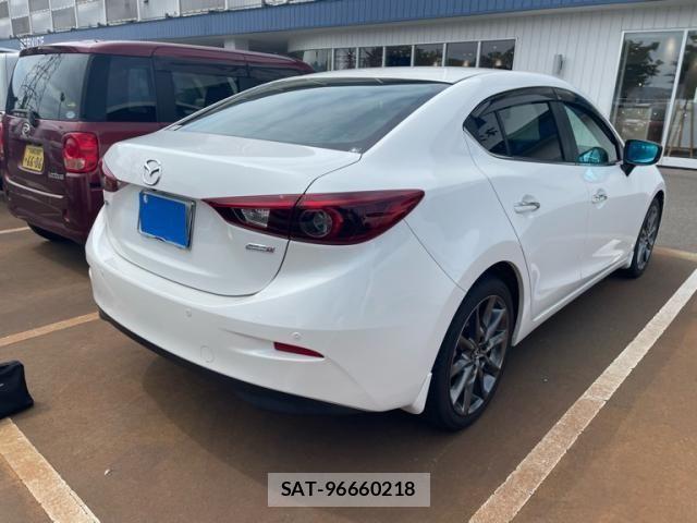 Mazda AXELA 2017-10 8525639-2