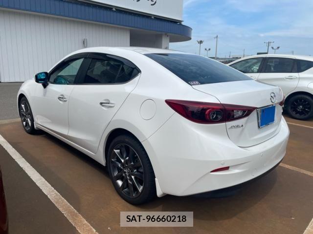 Mazda AXELA 2017-10 8525639-3