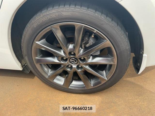 Mazda AXELA 2017-10 8525639-6