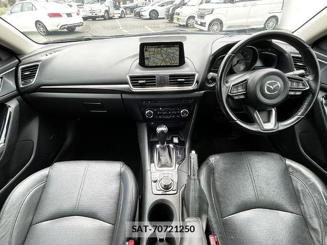 Mazda AXELA 2017-11 8562541-1