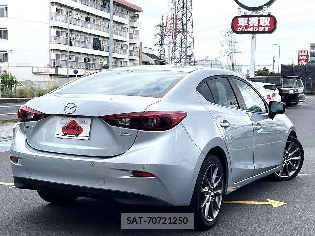 Mazda AXELA 2017-11 8562541-2
