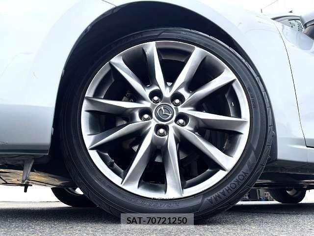 Mazda AXELA 2017-11 8562541-3