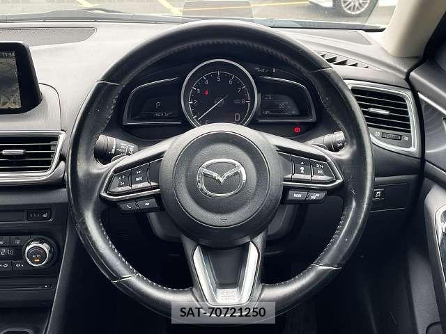 Mazda AXELA 2017-11 8562541-4