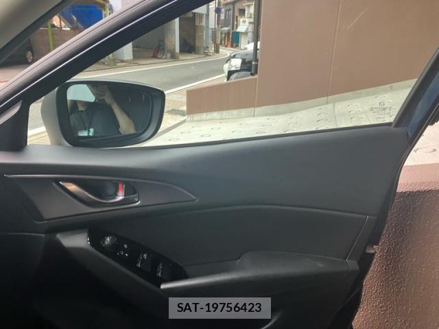 Mazda AXELA 2016-10 8796557-9