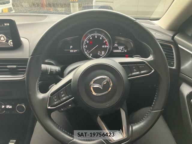 Mazda AXELA 2016-10 8796557-10