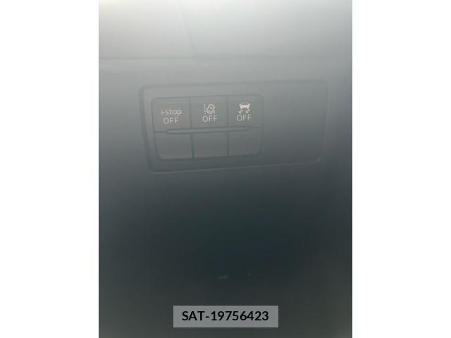 Mazda AXELA 2016-10 8796557-12