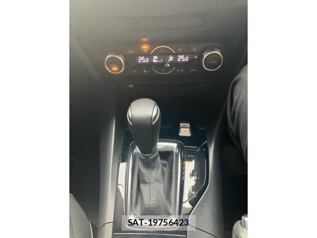 Mazda AXELA 2016-10 8796557-17
