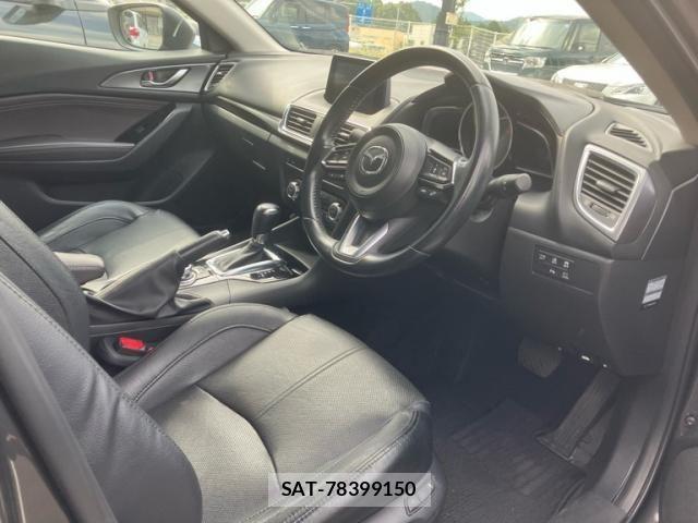 Mazda AXELA 2017-09 8849690-15