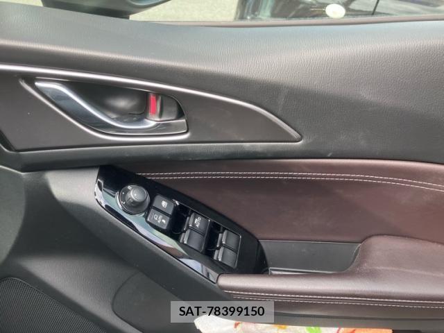 Mazda AXELA 2017-09 8849690-16