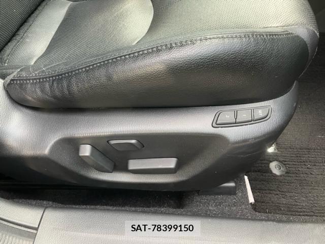 Mazda AXELA 2017-09 8849690-17