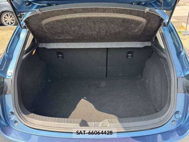Mazda AXELA SPORT 2017-01 6012326-11