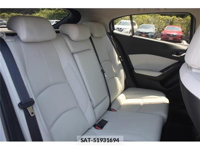 Mazda AXELA SPORT 2016-07 6908028-29