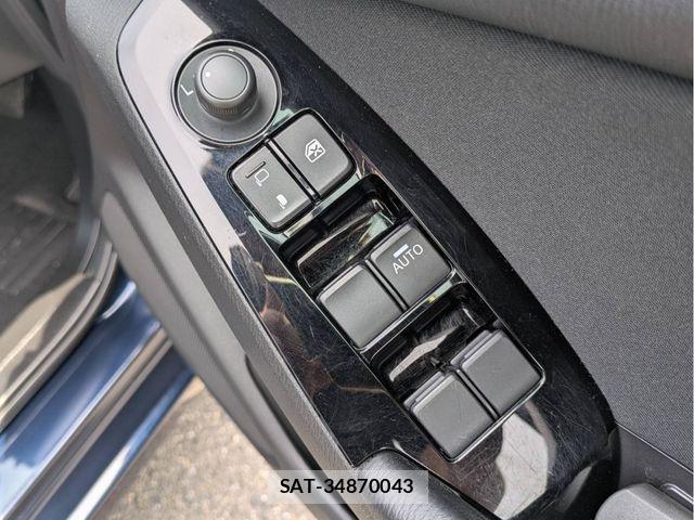 Mazda AXELA SPORT 2017-04 6908015-28