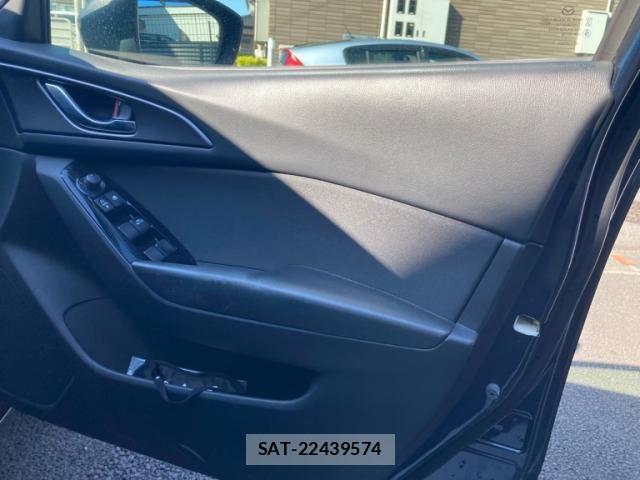 Mazda AXELA SPORT 2017-05 7020828-6