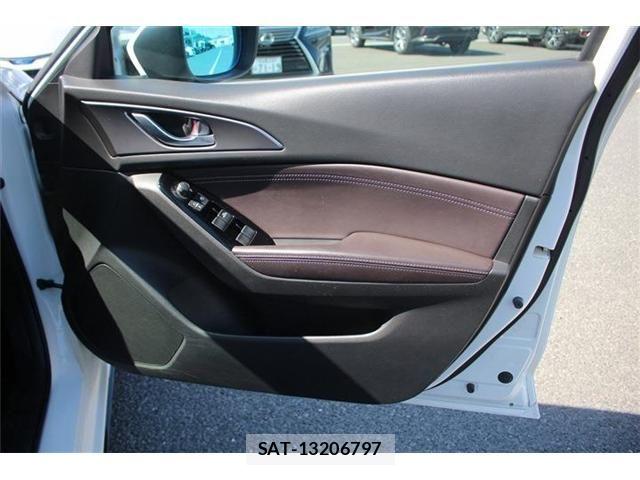 Mazda AXELA SPORT 2017-03 7221326-28