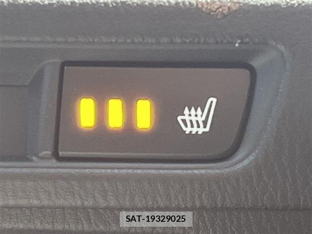 Mazda AXELA SPORT 2015-08 7509125-6