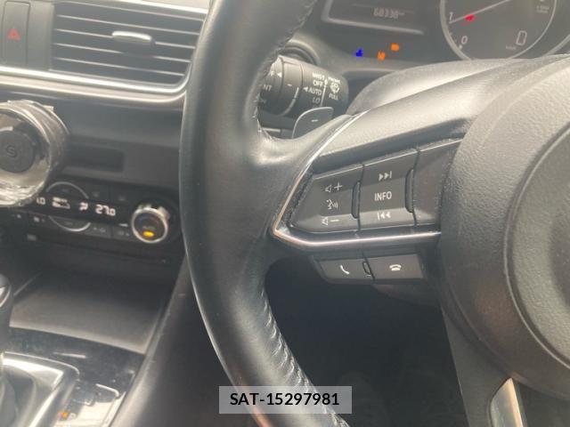 Mazda AXELA SPORT 2017-03 7617860-18