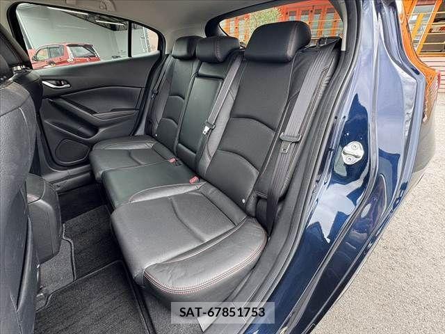 Mazda AXELA SPORT 2014-08 7617853-17