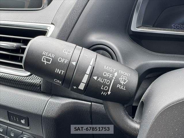 Mazda AXELA SPORT 2014-08 7617853-26