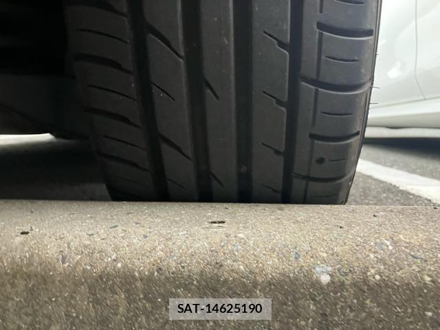 Mazda AXELA SPORT 2013-08 7786742-9
