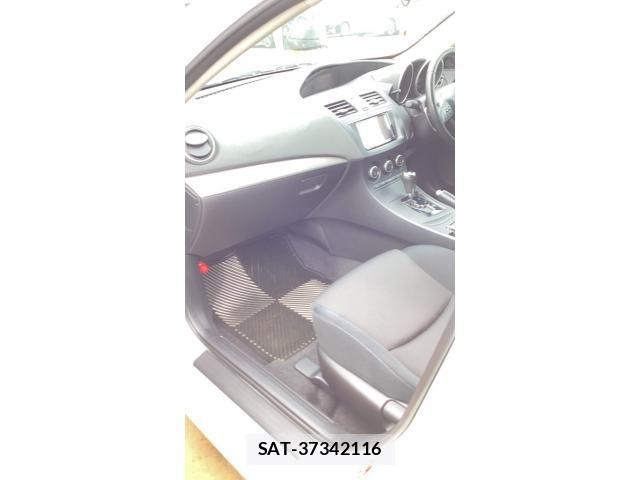 Mazda AXELA SPORT 2012-03 8100277-8