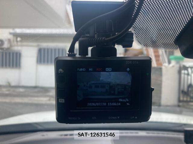 Mazda AXELA SPORT 2014-04 8131102-24