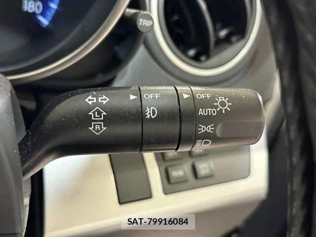 Mazda AXELA SPORT 2011-10 8208539-11