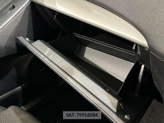 Mazda AXELA SPORT 2011-10 8208539-21