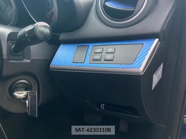 Mazda AXELA SPORT 2011-09 8366848-16