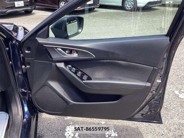 Mazda AXELA SPORT 2017-05 8366845-18