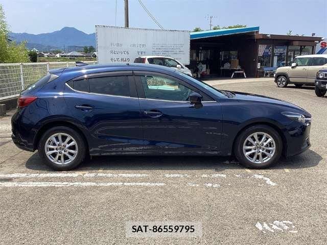 Mazda AXELA SPORT 2017-05 8366845-8