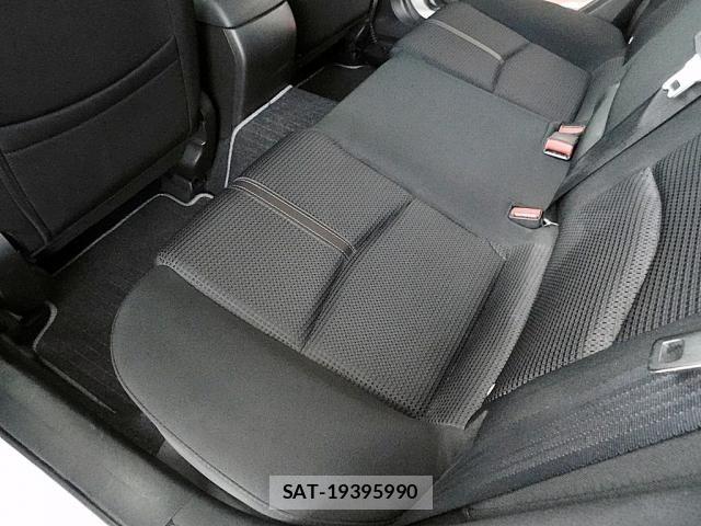 Mazda AXELA SPORT 2018-05 8371827-28