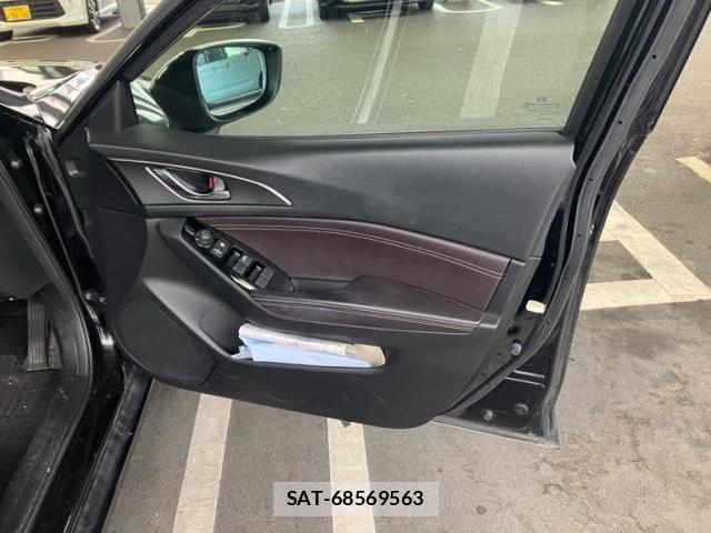 Mazda AXELA SPORT 2017-10 8413431-11
