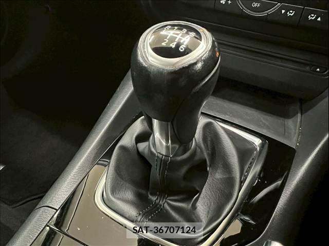 Mazda AXELA SPORT 2017-03 8485679-9