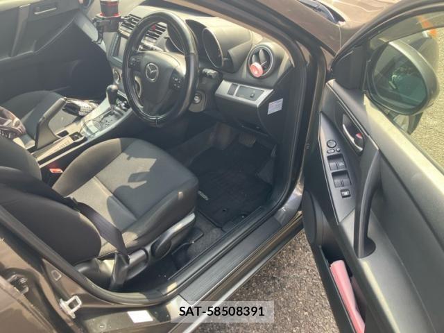 Mazda AXELA SPORT 2011-08 8525646-19