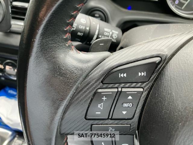 Mazda AXELA SPORT 2016-01 8562547-23