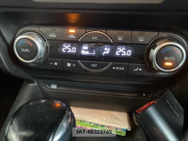 Mazda AXELA SPORT 2014-02 8743640-22