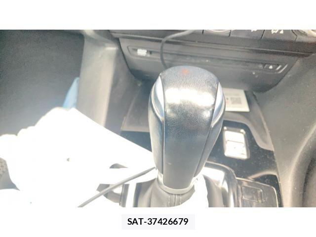 Mazda AXELA SPORT 2017-06 8830115-16