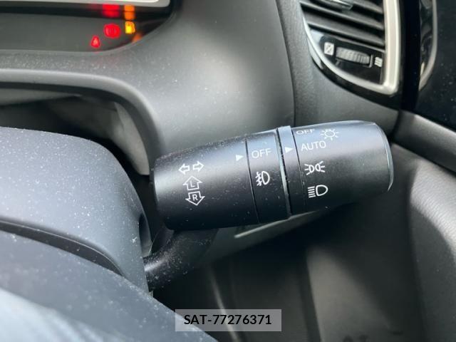 Mazda AXELA SPORT 2013-11 8830123-19