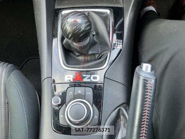 Mazda AXELA SPORT 2013-11 8830123-24