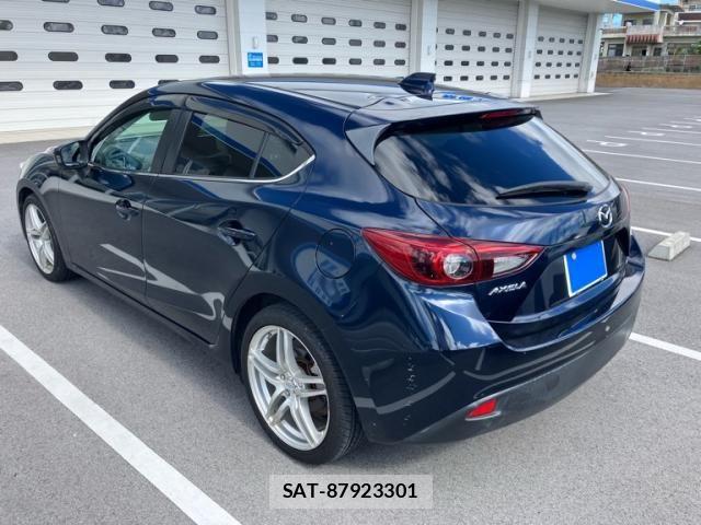Mazda AXELA SPORT 2014-02 8830126-9